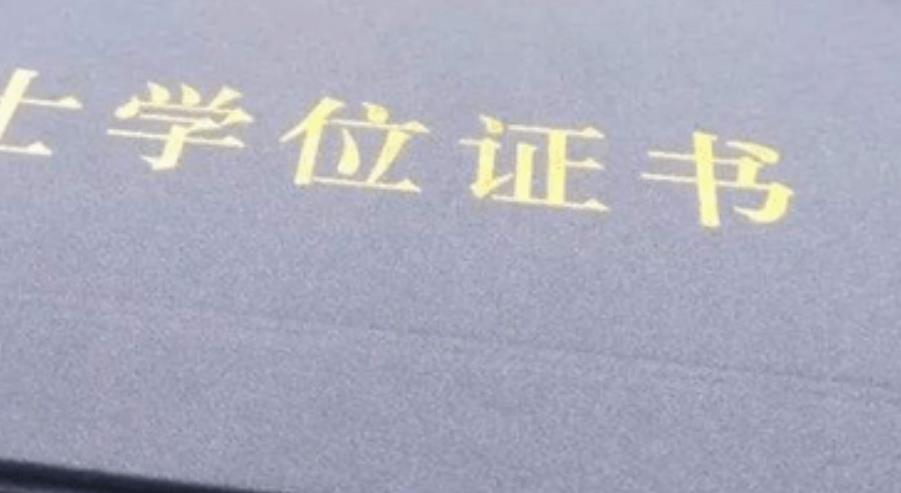申请美国旅游签证要带毕业证吗？